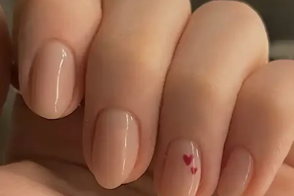 خدمات ناخن یاقوت سرخ - فرشته زرچینی آذر زرچینی سالن زیبایی یاقوت سرخ